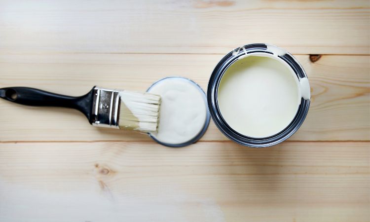 Storage of paint and car varnish